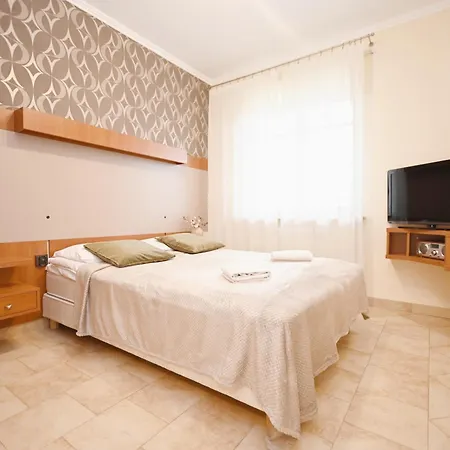 Spacious Victus With Parking And Balcony In By Renters アパート ソポト