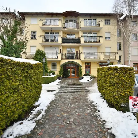 Spacious Victus With Parking And Balcony In By Renters *