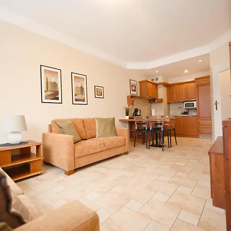 Spacious Victus With Parking And Balcony In By Renters Apartament Sopot